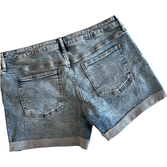 Gap 5” Denim Shorts Distressed Size 12 - Picture 2 of 8